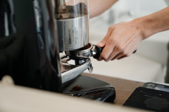 Espressorul din bucătărie, dincolo de butonul Start – cum îl folosim și cum îl întreținem corect