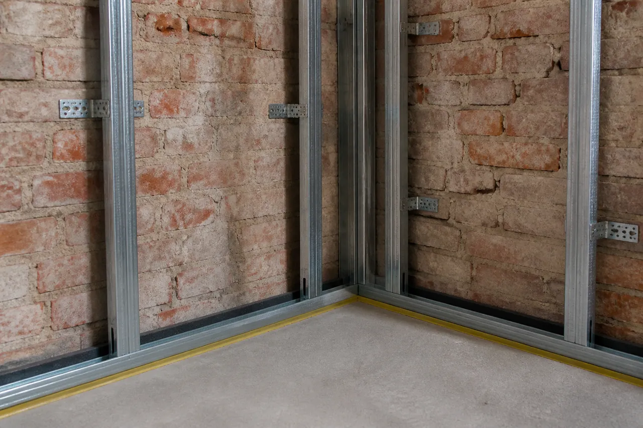 compatibilitate profile metalice și zidărie veche