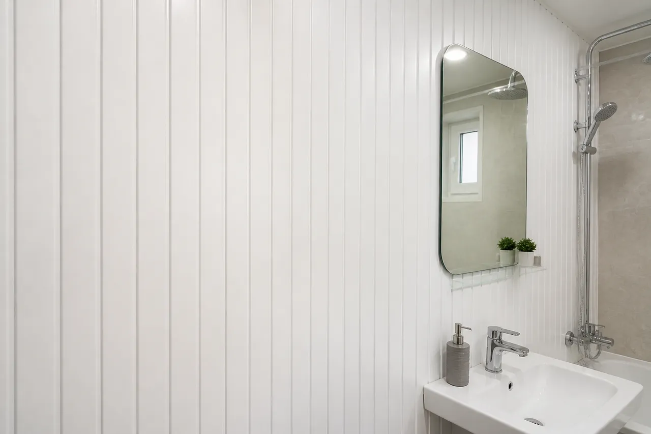 lambriuri PVC baie apartament bloc avantaje